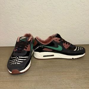 Nike Siempre Familia Air Max 90 SE, Women’s Size 9, Black/Green Noise/Sail
